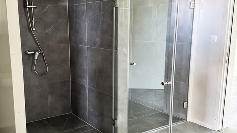 Sanitärcontainer von Hacobau GmbH Innengestaltung Bürocontainer mit Sanitäranlagen günstig bauen mit Hacobau GmbH