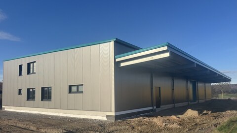 Gewerbehallen mit Hacobau GmbH günstig bauen als Systemstahlhalle Stahlhallen mit Hacobau bauen