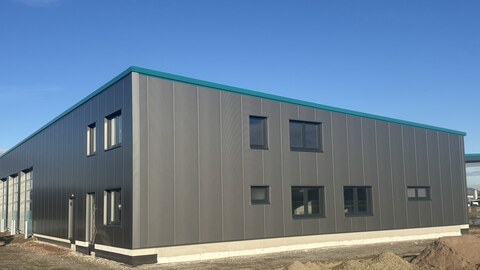 Stahllhallen mit Hacobau GmbH günstig bauen als Systemstahlhalle Werkstatthallenbau Werkstatthallen Stahlhallenbau