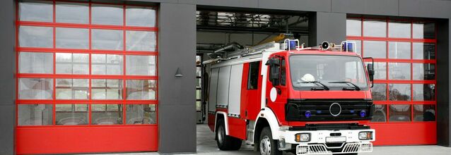 Fahrzeughallen für Feuerwehren günstig bauen in Systembauweise