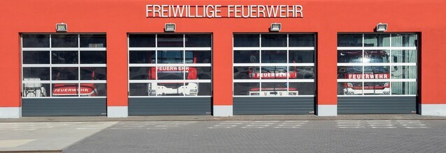 Fahrzeughallen für Feuerwehren günstig bauen in Systembauweise