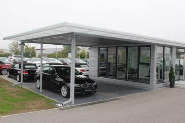 BMW Autohaus Lell ließ von Hacobau einen modernen Verkaufspavillon bauen