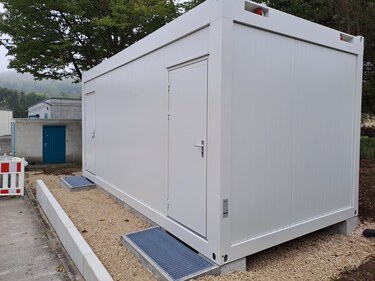 Schwarzweiscontainer günstig bauen mit Hacobau GmbH Duschcontainer günstig bauen mit Hacobau GmbH