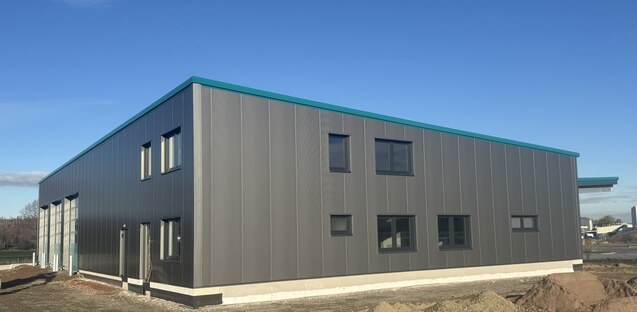 Stahllhallen mit Hacobau GmbH günstig bauen als Systemstahlhalle Werkstatthallenbau Werkstatthallen Stahlhallenbau